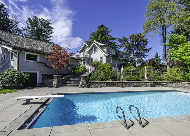 Property at 1503 E Main St, Medford, OR 97504, 4 beds, 6 baths