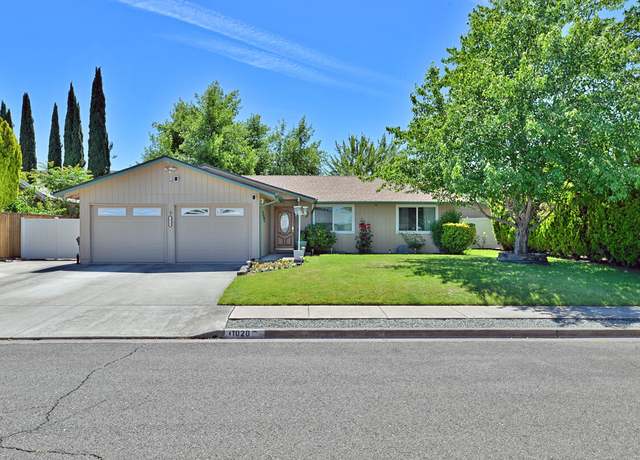 Property at 1020 Temple Dr, Central Point, OR 97502, 3 beds, 2 baths