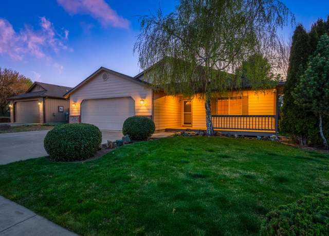 Property at 1933 SW 35th Pl, Redmond, OR 97756, 3 beds, 2 baths