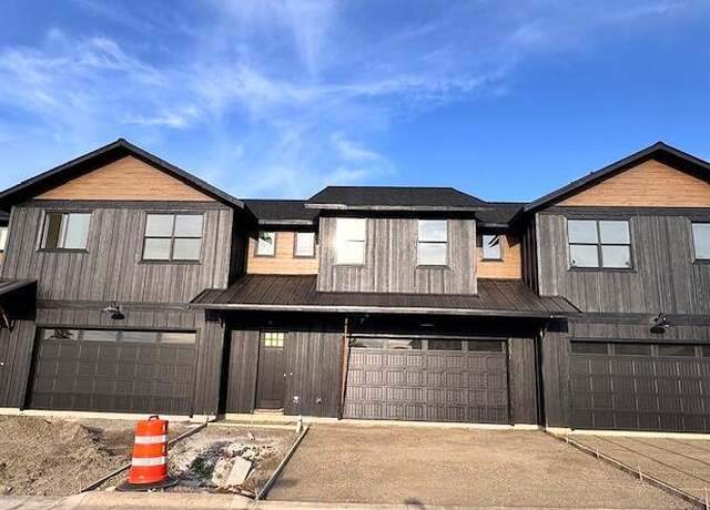 Property at 109 Golf View Dr, Eagle Point, OR 97524, 3 beds, 2.5 baths