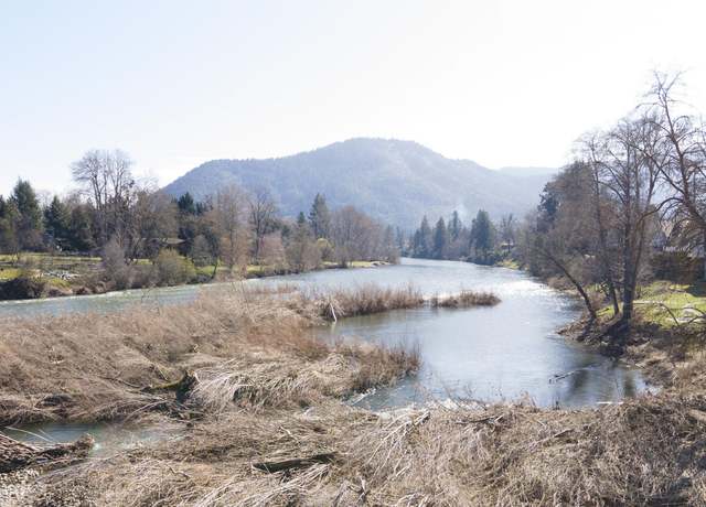 Property at 900 Mystic Dr, Grants Pass, OR 97527, 4 beds, 3 baths