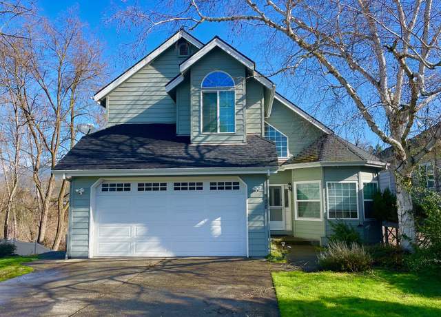 Property at 900 Mystic Dr, Grants Pass, OR 97527, 4 beds, 3 baths
