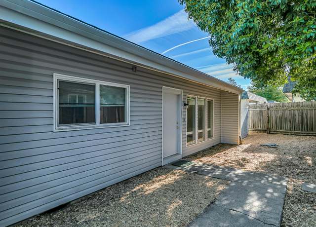 Property at 2000 Brookhurst St #15, Medford, OR 97504, 2 beds, 2 baths