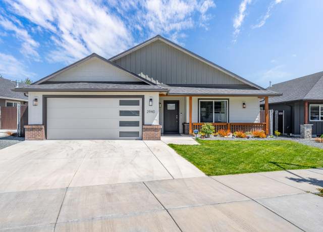 Property at 2940 Naples Dr, Grants Pass, OR 97527, 3 beds, 2 baths