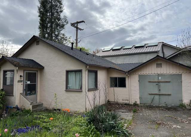 Property at 754 NW 6th St, Grants Pass, OR 97526, 2 beds, 1 bath