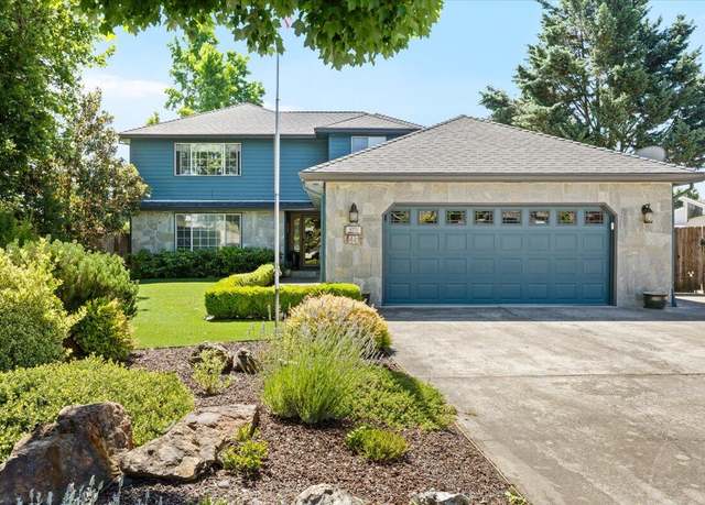 Property at 487 Creekside Cir, Central Point, OR 97502, 3 beds, 3.5 baths