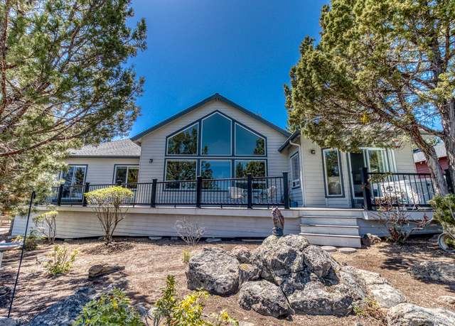 Property at 2952 NW Fairway Heights Dr, Bend, OR 97703, 3 beds, 2.5 baths