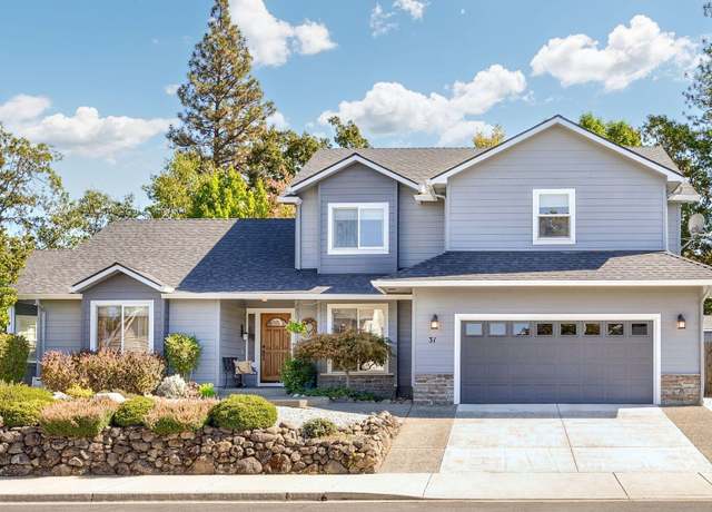 Property at 31 Wildwood Dr, Eagle Point, OR 97524, 4 beds, 2.5 baths