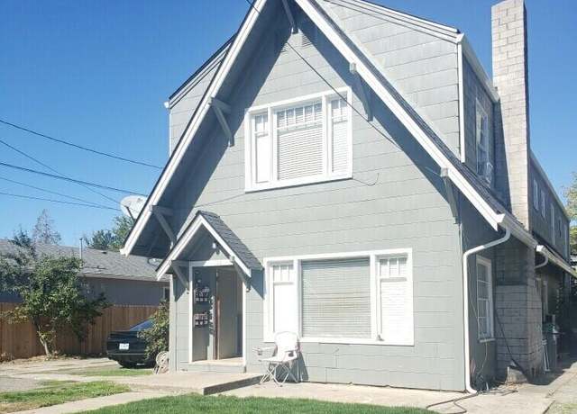 Property at 730 W 11th St, Medford, OR 97501, 5 beds, 4 baths