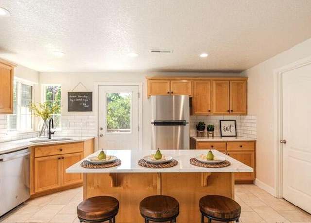 Property at 61343 Woodbury Ln, Bend, OR 97702, 3 beds, 2 baths