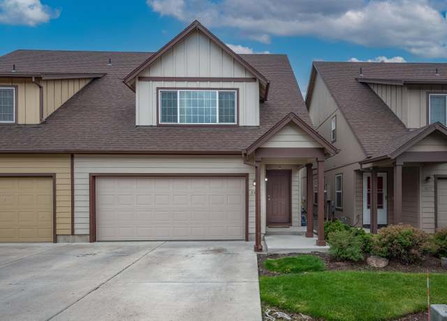 Property at 2881 SW Indian Circle Cir, Redmond, OR 97756, 3 beds, 2.5 baths