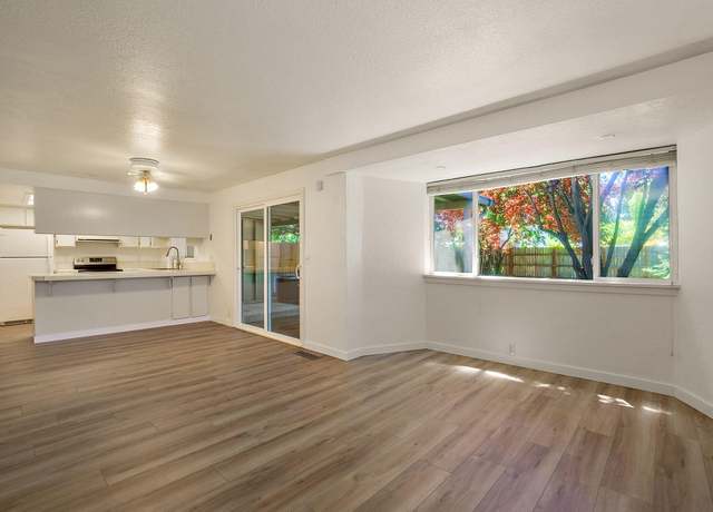 Property at 3094 Milhoan Dr, Medford, OR 97504, 3 beds, 2 baths