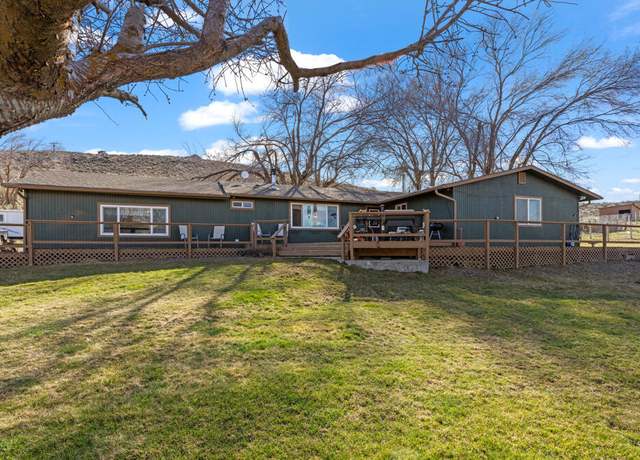 Property at 10566 Buesing Rd, Klamath Falls, OR 97603, 3 beds, 2.5 baths