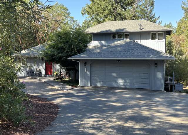 Property at 900 Shadow Hills Dr, Grants Pass, OR 97526, 3 beds, 2 baths