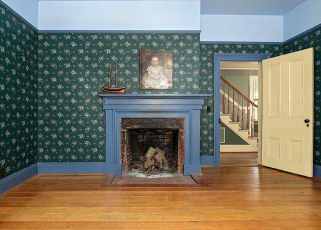 Property at 220 8th St, Jacksonville, OR 97530, 4 beds, 4 baths