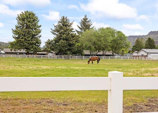 Property at 389 NE Orchard Ln, Prineville, OR 97754, 3 beds, 3 baths