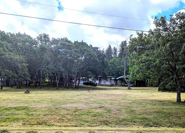 Property at 451 Comanche Dr, Medford, OR 97501, 1 bed, 2 baths