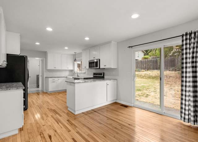 Property at 1332 NW Highland Ave, Grants Pass, OR 97526, 3 beds, 2 baths