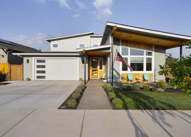 Property at 688 NW 13th St, Redmond, OR 97756, 3 beds, 2.5 baths