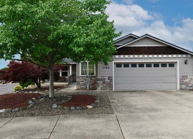 Property at 1180 Highlands Dr, Eagle Point, OR 97524, 3 beds, 2 baths