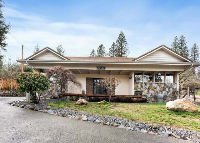 Property at 275 NW Woodbrook Dr, Grants Pass, OR 97526, 3 beds, 2 baths