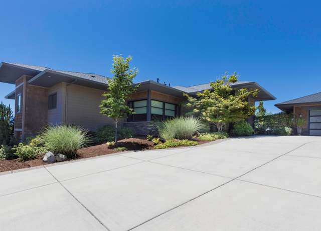 Property at 280 Mary Bee Ln, Medford, OR 97504, 3 beds, 2.5 baths