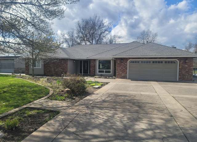 Property at 1092 Casino Rd, Medford, OR 97501, 3 beds, 2.5 baths