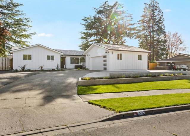 Property at 1509 N Keene Way Dr, Medford, OR 97504, 3 beds, 2.5 baths