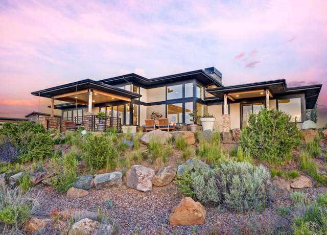 Property at 19280 Christopher Ct, Bend, OR 97702, 3 beds, 3.5 baths