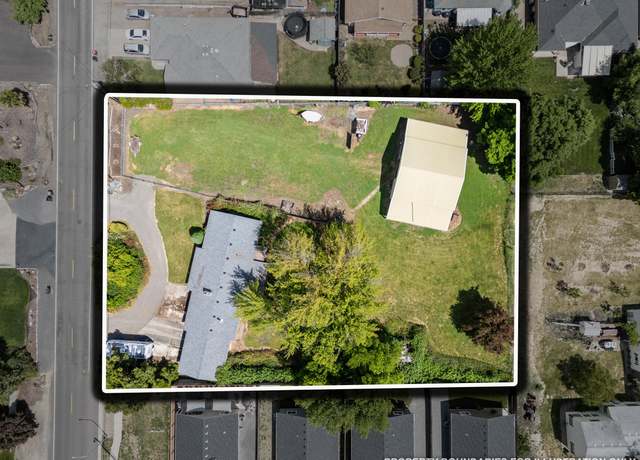 Property at 2237 Happy Valley Dr, Medford, OR 97501, 3 beds, 2 baths