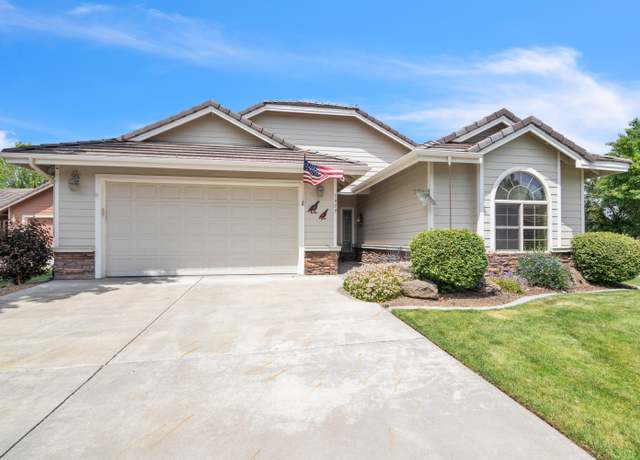 Property at 1959 NW 18th St, Redmond, OR 97756, 3 beds, 2 baths