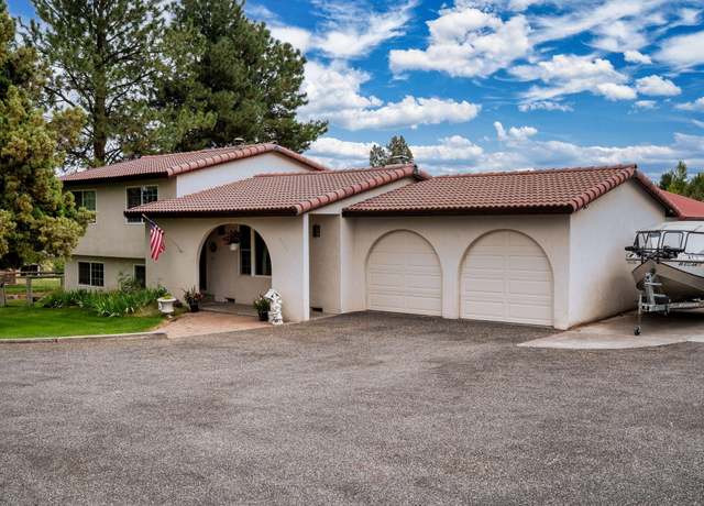 Property at 3790 NW 38th St, Redmond, OR 97756, 4 beds, 2.5 baths