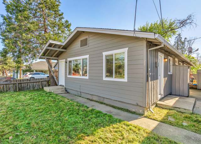 Property at 22 Elm St, Medford, OR 97501, 4 beds, 2 baths