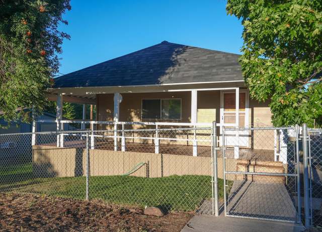 Property at 1335 Lakeview Ave, Klamath Falls, OR 97601, 2 beds, 2 baths