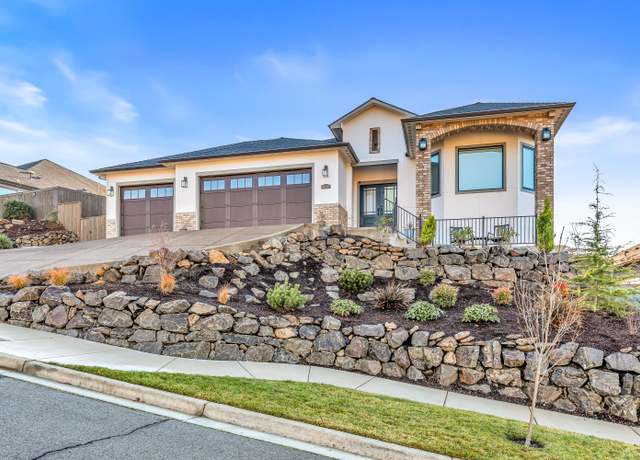 Property at 3656 Camina Dr, Medford, OR 97504, 3 beds, 2.5 baths