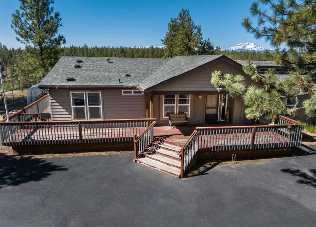 Property at 16959 Canyon Crest Dr, Sisters, OR 97759, 3 beds, 2.5 baths
