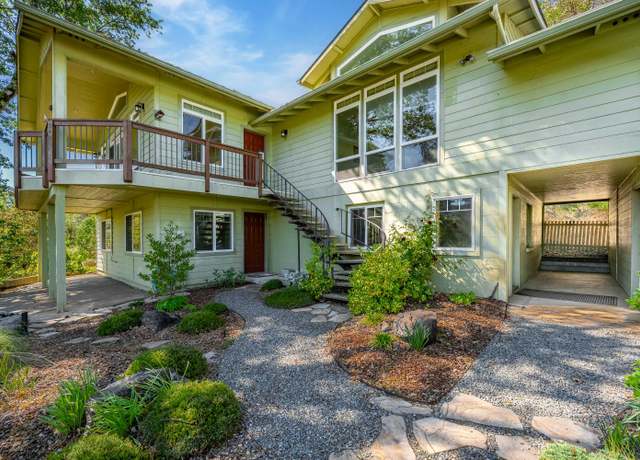 Property at 2583 E Evans Creek Rd, Rogue River, OR 97537, 3 beds, 2.5 baths