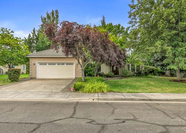 Property at 135 Princeville Dr, Eagle Point, OR 97524, 3 beds, 2 baths