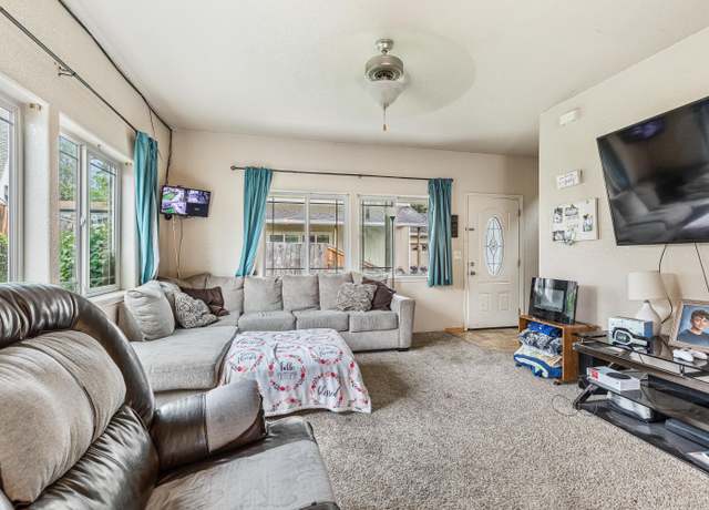 Property at 712 Northwood Dr, Medford, OR 97504, 3 beds, 2 baths