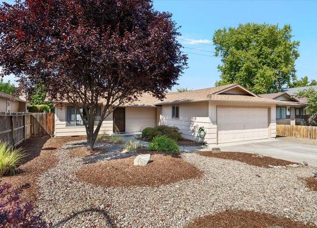 Property at 3069 Milhoan Dr, Medford, OR 97504, 3 beds, 2 baths
