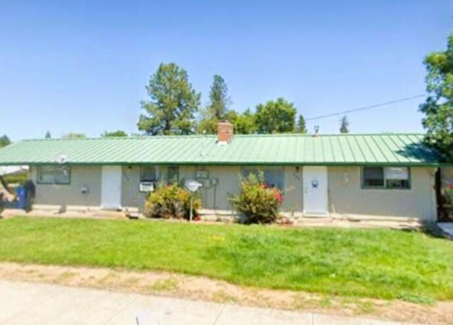 Property at 204 Fargo St, Eagle Point, OR 97524, 4 beds, 2 baths