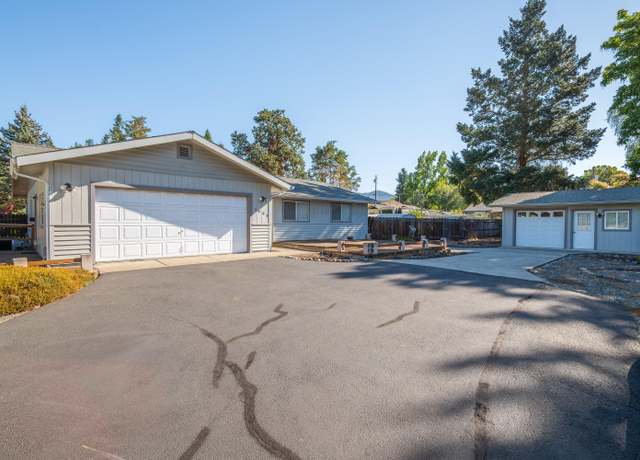 Property at 1060 SE Oriole St, Grants Pass, OR 97526, 3 beds, 2 baths