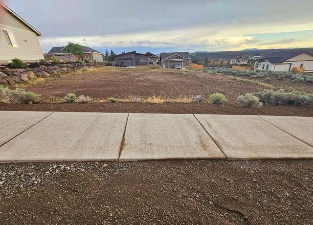 Property at 1053 SE Greenleaf Ln, Madras, OR 97741