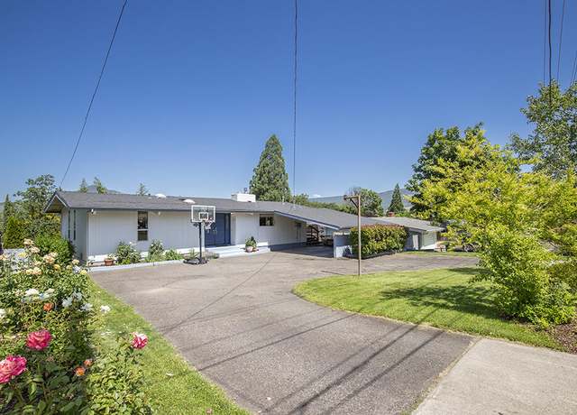 Property at 2525 Argonne Ave, Medford, OR 97504, 4 beds, 3 baths