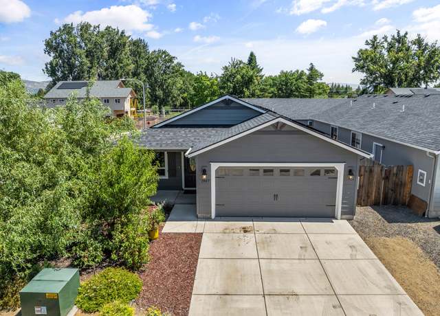 Property at 1967 Hart Ave, Medford, OR 97501, 3 beds, 2 baths