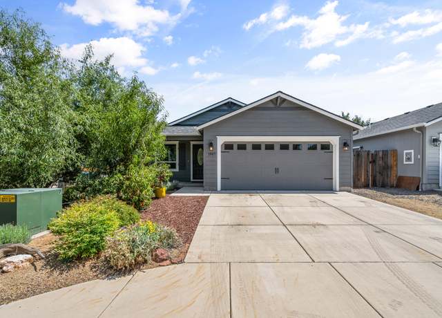 Property at 1967 Hart Ave, Medford, OR 97501, 3 beds, 2 baths