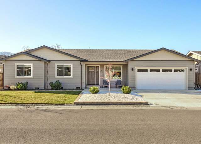 Property at 251 St Ives Dr, Talent, OR 97540, 3 beds, 2 baths