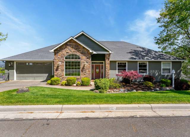 Property at 2229 SE Linden Ln, Grants Pass, OR 97527, 4 beds, 3.5 baths
