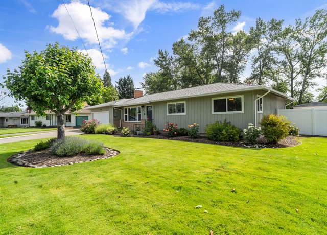 Property at 2462 Edgemont Dr, Medford, OR 97504, 2 beds, 2 baths