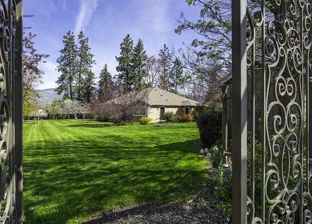 Property at 2570 Siskiyou Blvd, Ashland, OR 97520, 3 beds, 3 baths